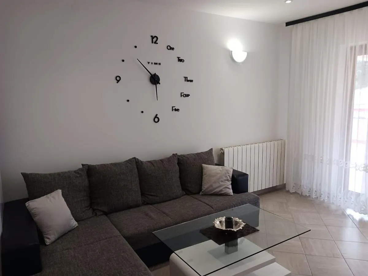 Apartments Iva & Ammm Malinska 0*,